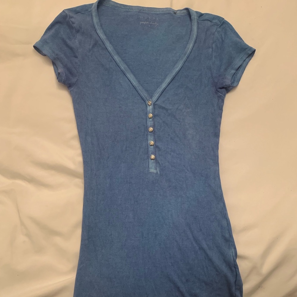 ⚡️Sale⚡️Guess Blue Perfect Henley shirt Sz S